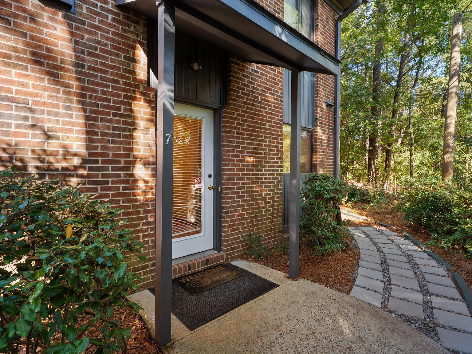 2 bed, 1.5 bath, 1056 sqft, $1,995 — Photo 3