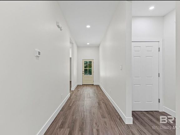 5th image of 810 Wildwood Dr