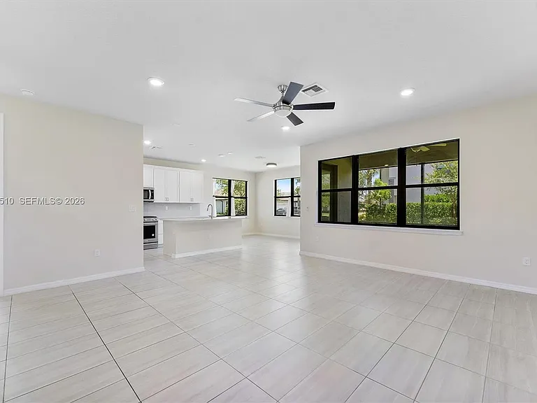 2485 Primrose Pl — Photo 17