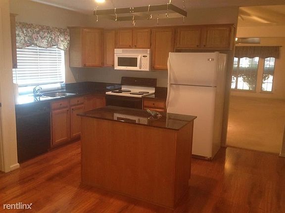 3rd image of 2702 Knoll Trl