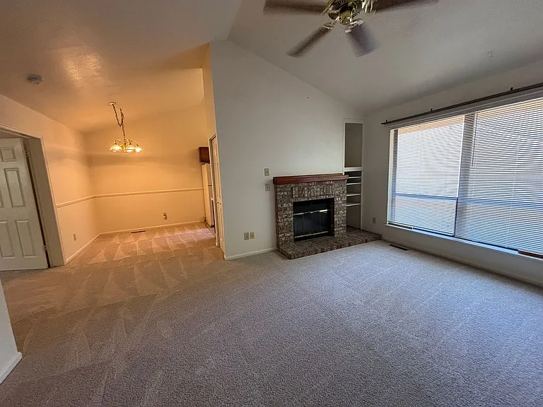 1047 Mirrormere Cir — Photo 4