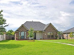 157 Silverbell Cir, Lake Jackson, TX 77566