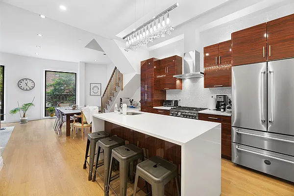 Rented by REAL New York | media 17