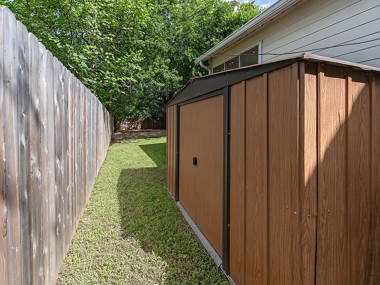 3305 Harris Park Ave — Photo 32