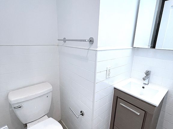 5th image of 1752 2nd Ave Front 2B