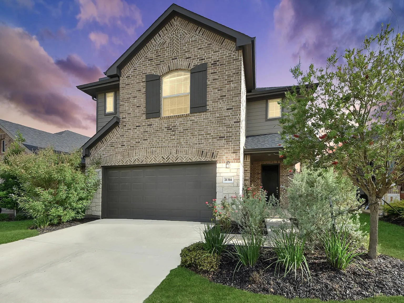 4 bed, 3.5 bath, 2598 sqft, $3,000 — Photo 2