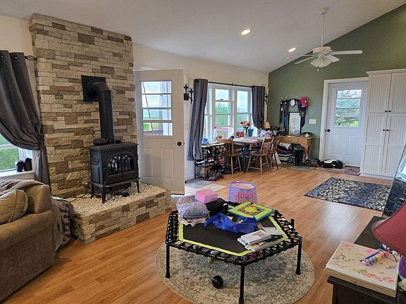 5th image of 943 Orchard Drive