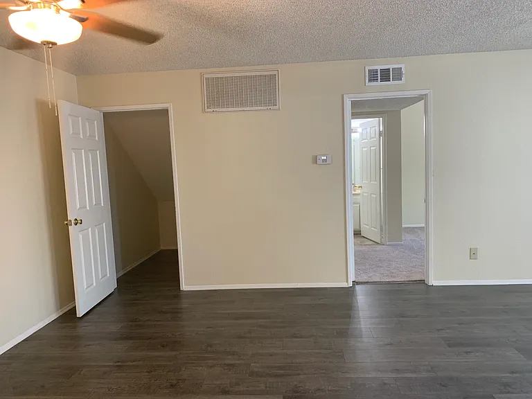 14259 Burbank Blvd #2 — Photo 9