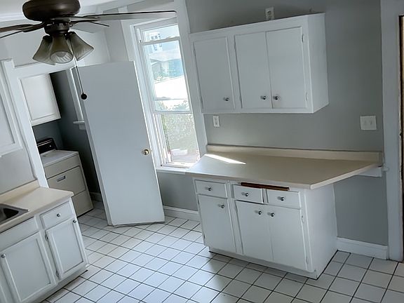 3rd image of 2947 N Pierce St