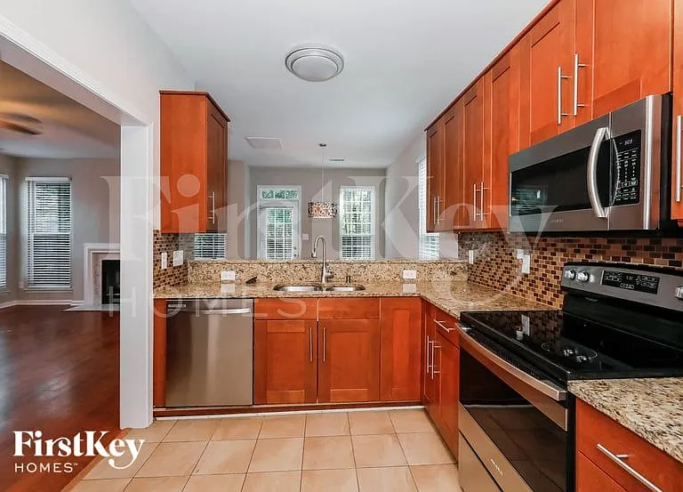 1018 Salmon River Dr — Photo 7