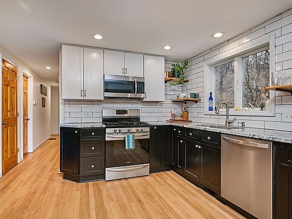3rd image of 25 Ludlow Rd