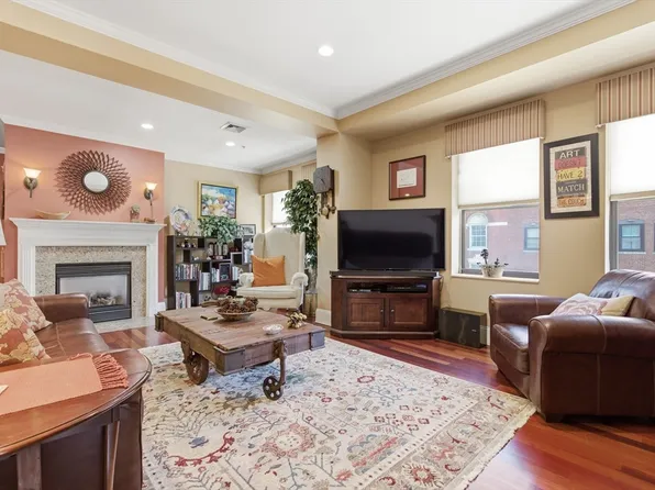 440 Commercial St APT 502, Boston, MA 02109