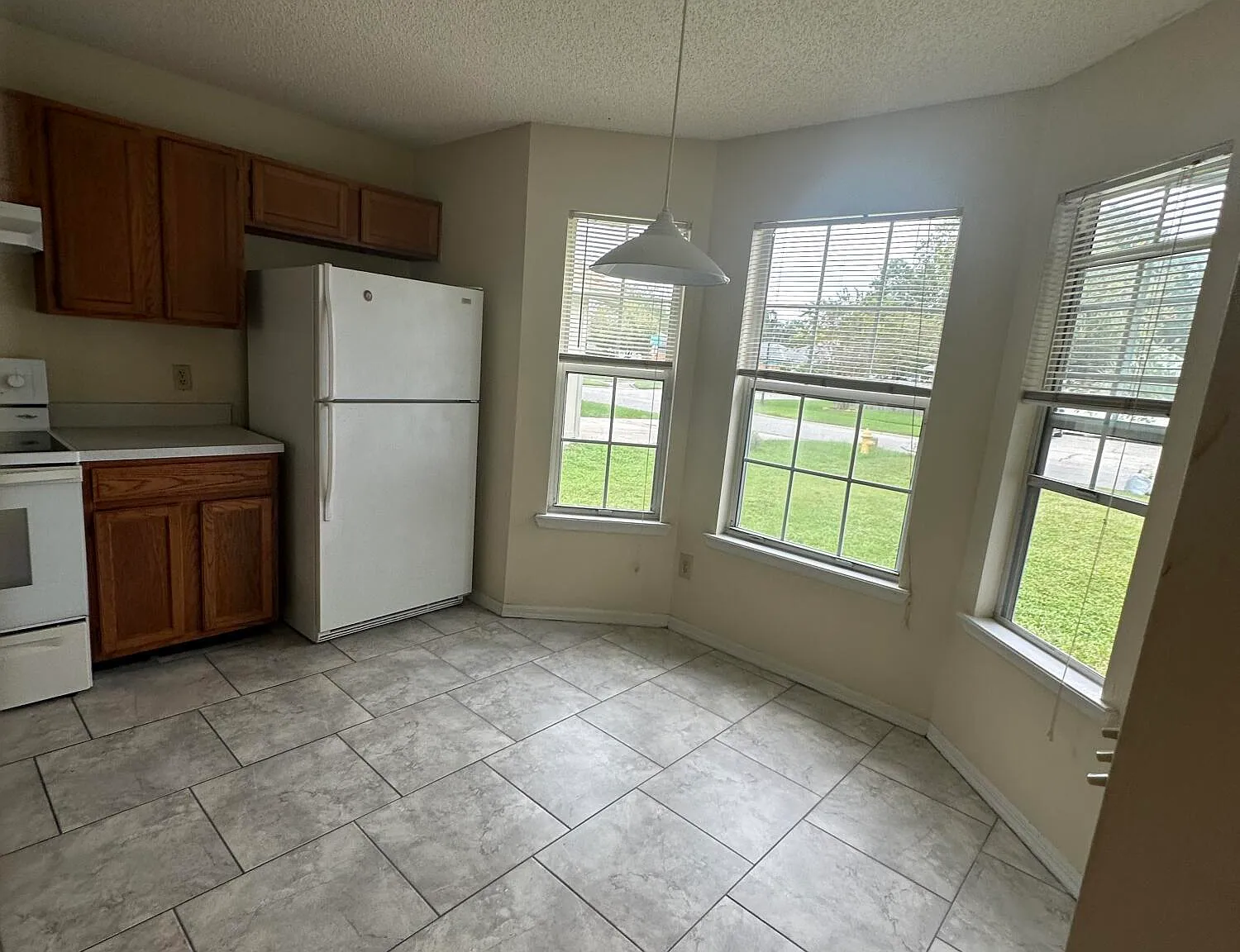 3 bed, 2.0 bath, 1460 sqft, $2,195 — Photo 3