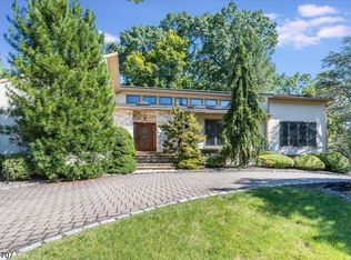 39 Hemlock Rd, Livingston, NJ 07039