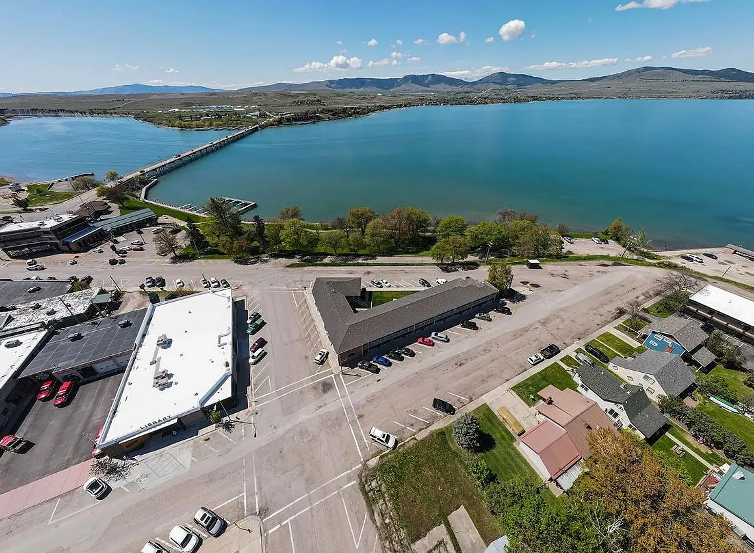 Condo located near the lake- Available October 1st, 2026 - July 31st, 2027 — Photo 4