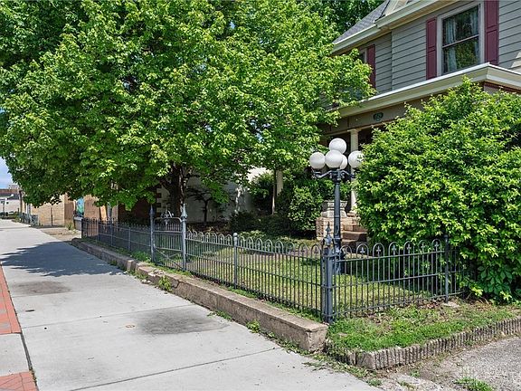 3rd image of 1529 Central Ave