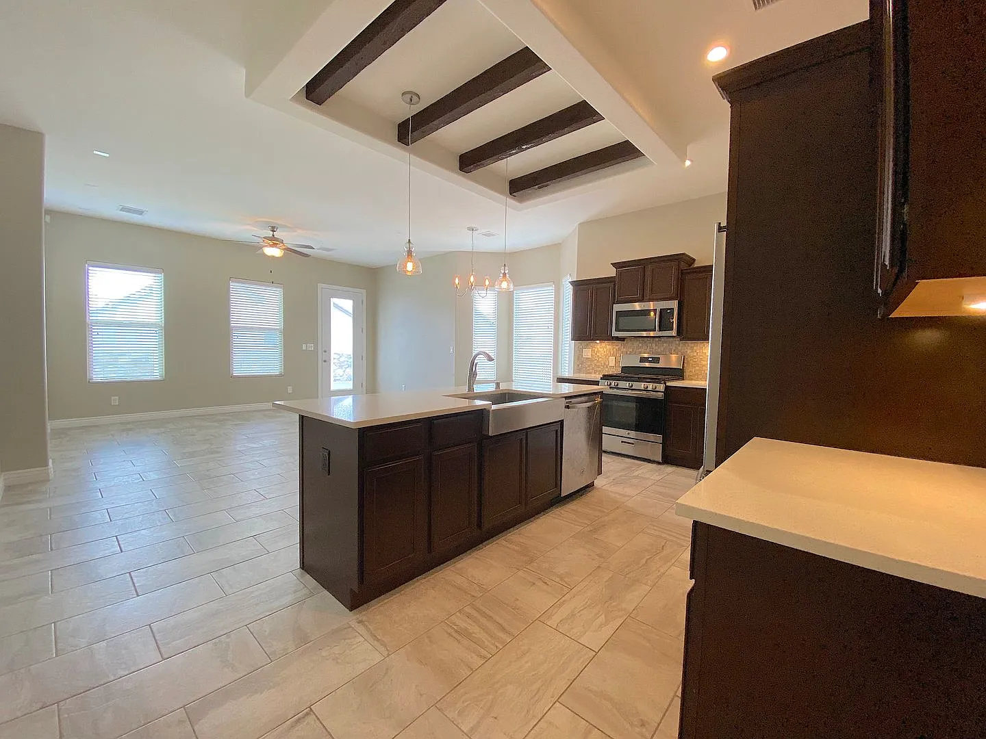 East El Paso 4bed/2Bath Refrig A/C! — Photo 4