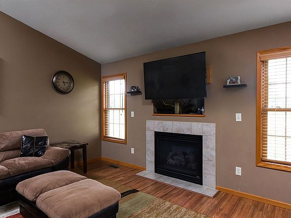 3rd image of 19349 Country Creek Ct