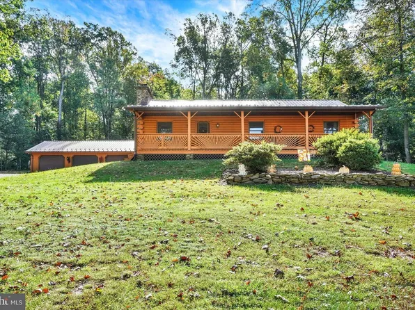 1067 Hametown Rd, Glen Rock, PA 17327