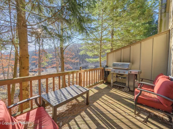 412 Hickory Dr, Tannersville, PA 18372