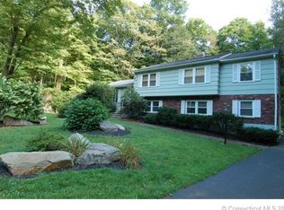 23 Hungry Hill Cir, Guilford, CT 06437