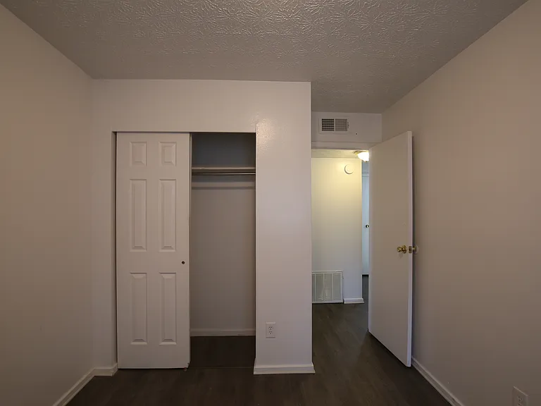 438 E Norwich Ave #D — Photo 5