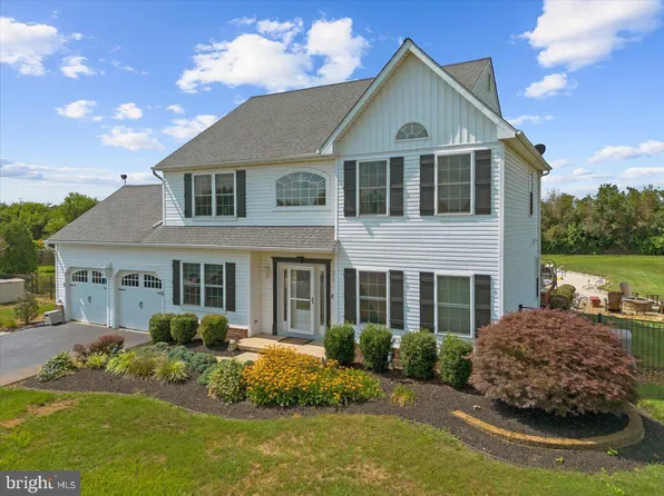 305 Briarwood Ln, Woolwich Township, NJ 08085