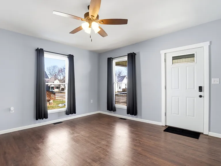516 S Madriver St — Photo 5