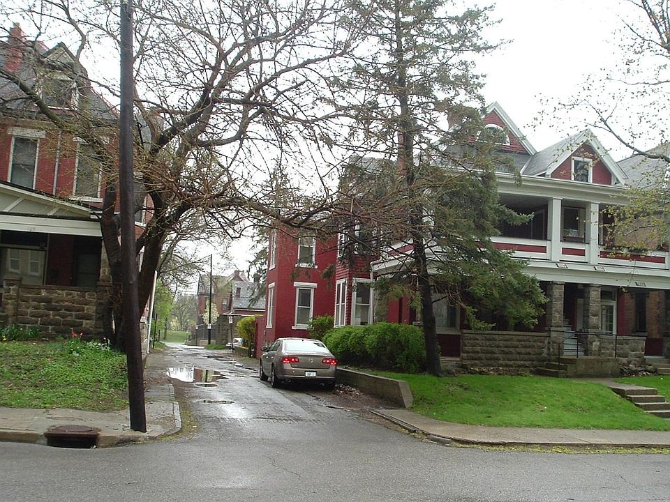 1st image of 137 W Hubbard Ave
