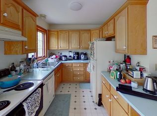 22 High St #4, Amherst, MA 01002