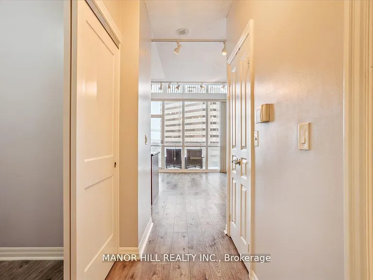 220 Burnhamthorpe Rd W #513 — Photo 3