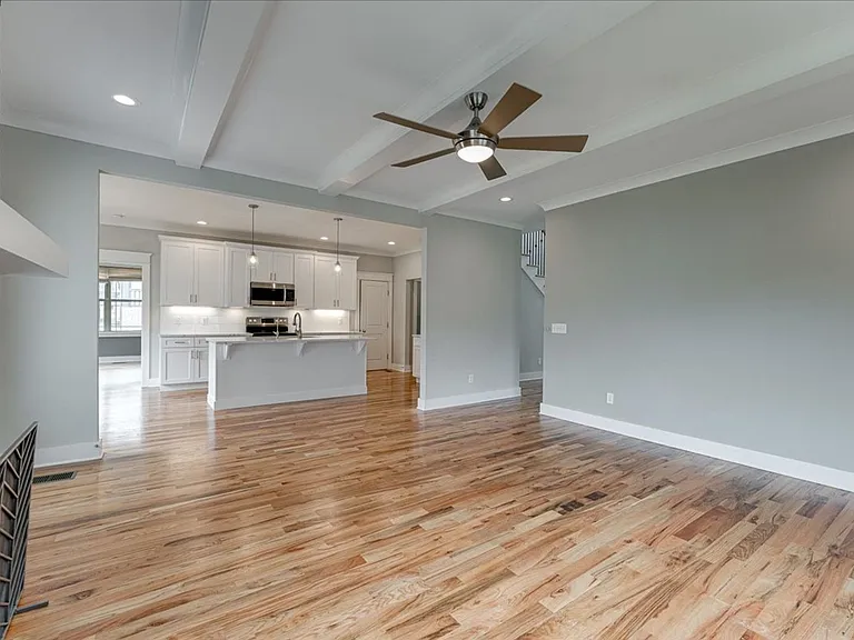 2318 Large Oak Dr — Photo 7