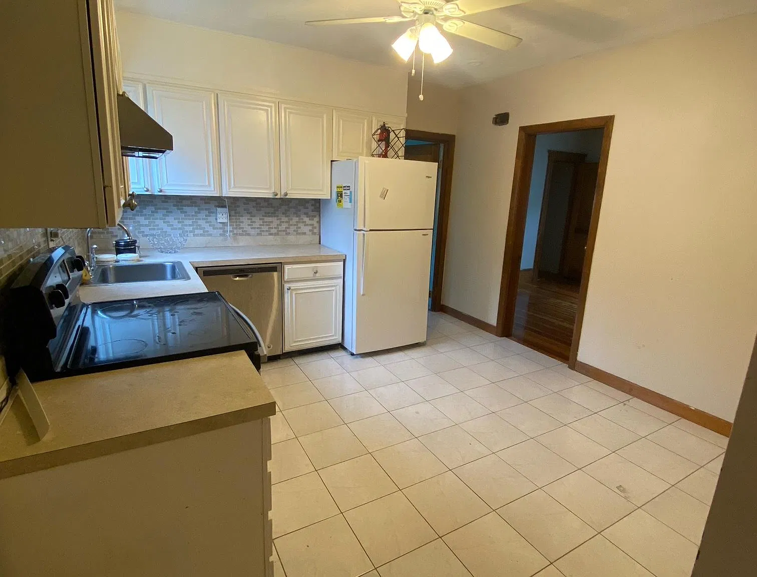 12 Carney St — Photo 4