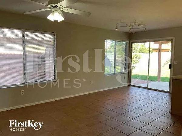4 bed, 2.5 bath, 1751 sqft, $2,745 — Photo 4