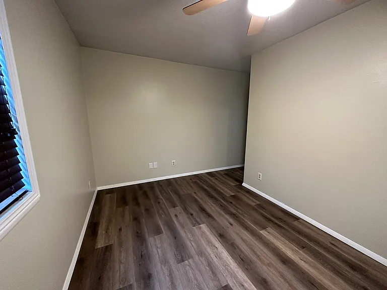 227 N Dicks St — Photo 15