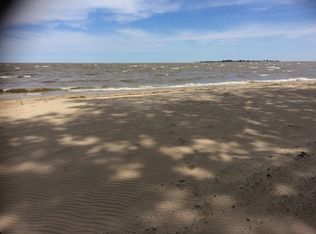 281 Donahue Beach Dr, Bay City, MI