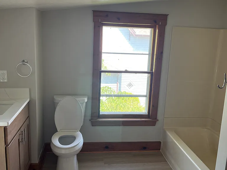 216 Broad St — Photo 8
