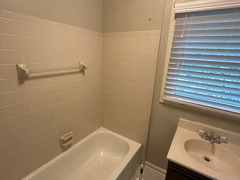 2888 Midland Ave — Photo 8