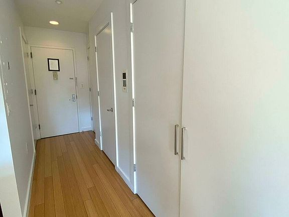 4th image of 349 Metropolitan Ave APT 4B