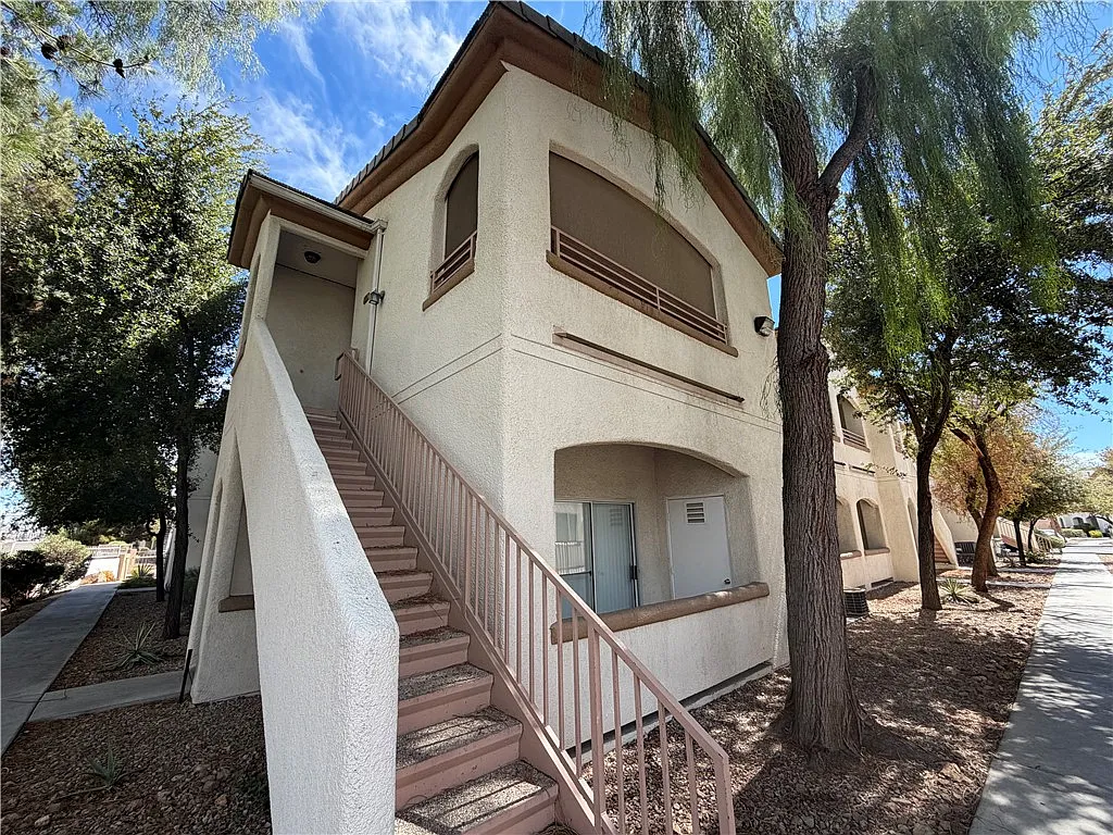 2 bed, 2.0 bath, 958 sqft, $1,350 — Photo 3