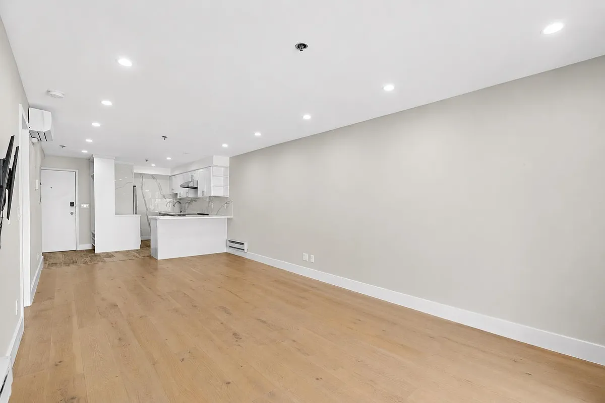 Building Photo - 66 Monroe St #3