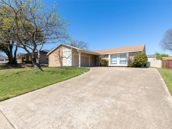 9920 Edmund Dr, Benbrook, TX 76126