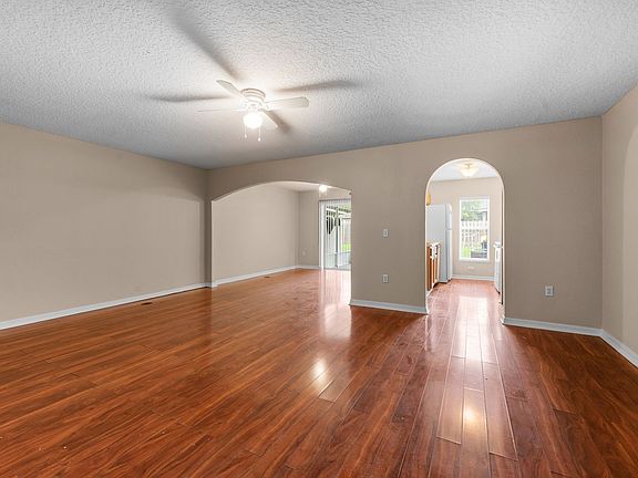 4th image of 11871 Lake Bend Cir