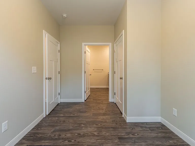 719 S. Main Ave — Photo 8