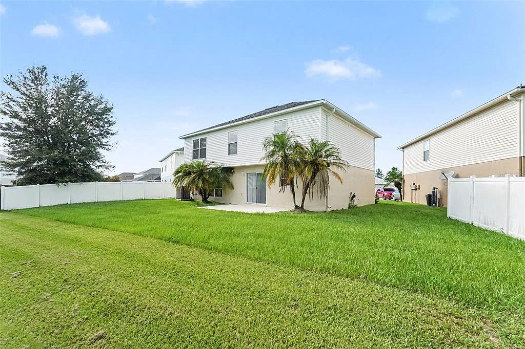4 bed, 2.5 bath, 2222 sqft, $2,950 — Photo 3