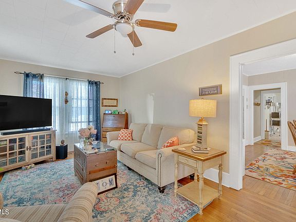5th image of 410 Roger Ln