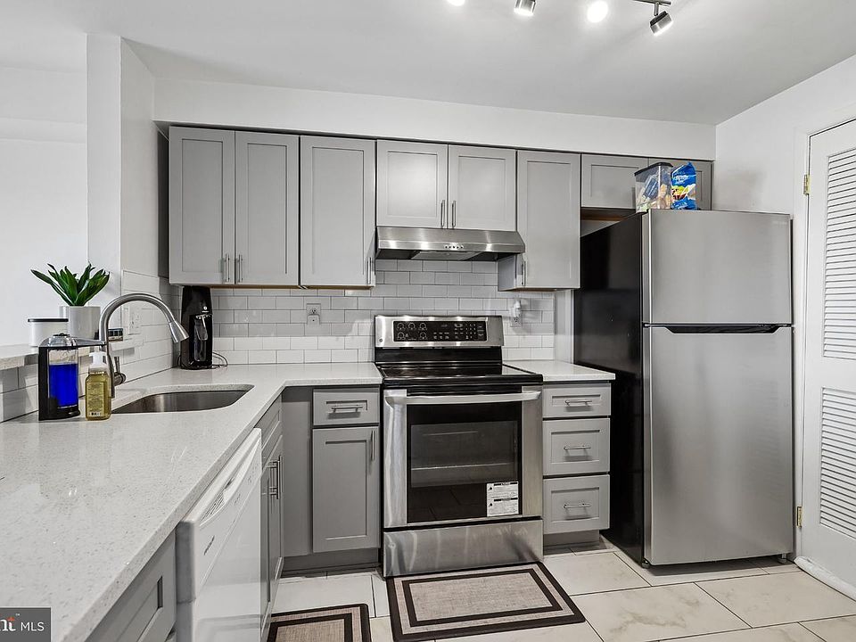 1st image of 1006 Warwick Ct Unit B