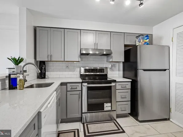 1006 Warwick Ct Unit B, Sterling, VA 20164