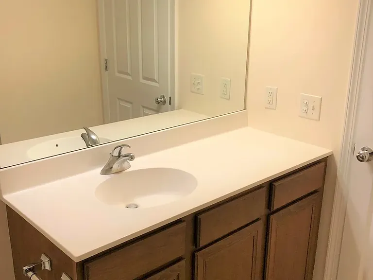 Ridgefield Commons — Photo 11