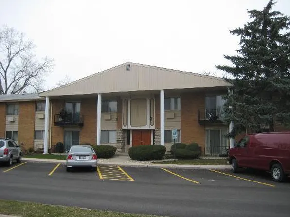 8997 Kennedy Dr #101A, Des Plaines, IL 60016